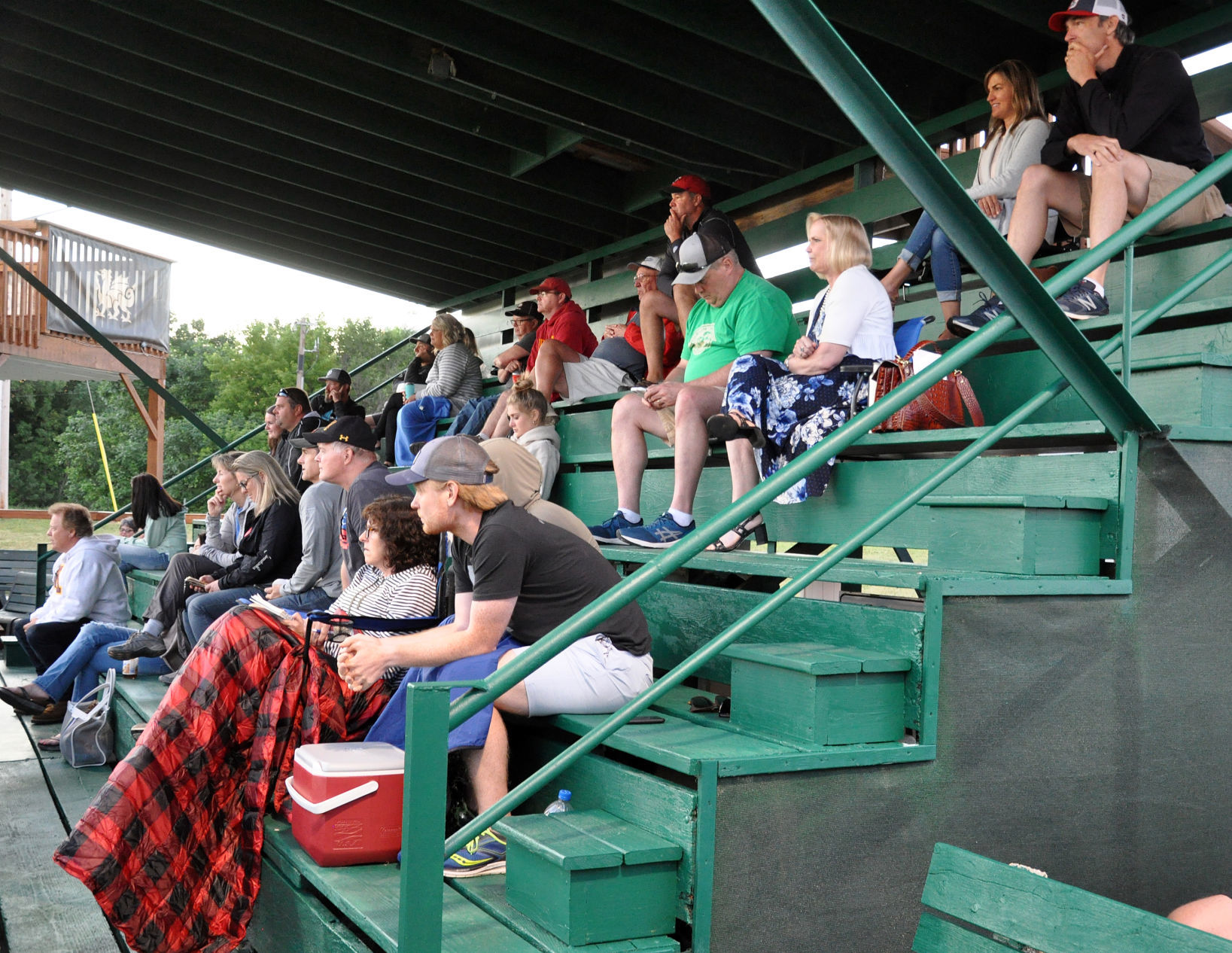 LSH U19 baseball fans.jpg